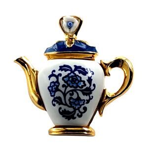 VTG Floral Teapot Blue & White Porcelain Flowers Leaves Gold Tone Pin Avon